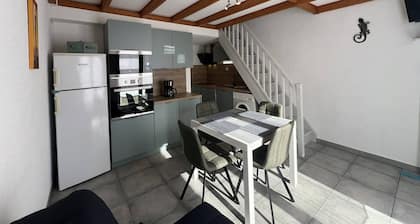 Villa T3 avec terrasse, 6 couchages, proche plage et commerces, quartier calme, parking privé