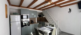 Charming 2-Bedroom Villa, Terrace, 250m to Beach, Sleeps 6, Quiet Area