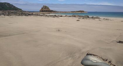 Homerez - Charming House in Guimaëc, Sea View