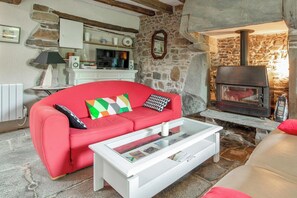 TV, fireplace, stereo