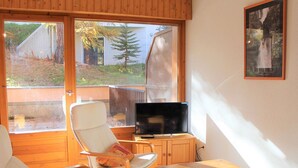 Living area - Cozy 1BR Mountain Apartment with Balcony, Parking, Near Vars Les Claux Center & Ski Slopes (Vars)