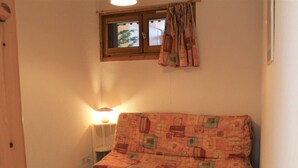 Interior - Cozy 1BR Mountain Apartment with Balcony, Parking, Near Vars Les Claux Center & Ski Slopes (Vars)
