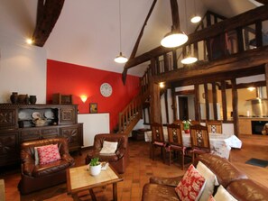 TV, fireplace