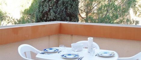 تناول الطعام بالخارج