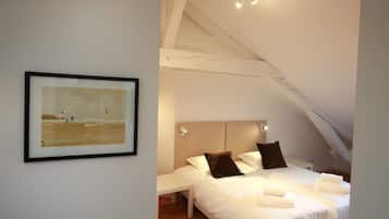 4 bedrooms, iron/ironing board, free WiFi, bed sheets