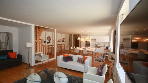 A modern apartment with a living room, dining area, kitchen, and a staircase leading to an upper floor. - bloch duplex 165m2 city center 4br3bth (Colmar)