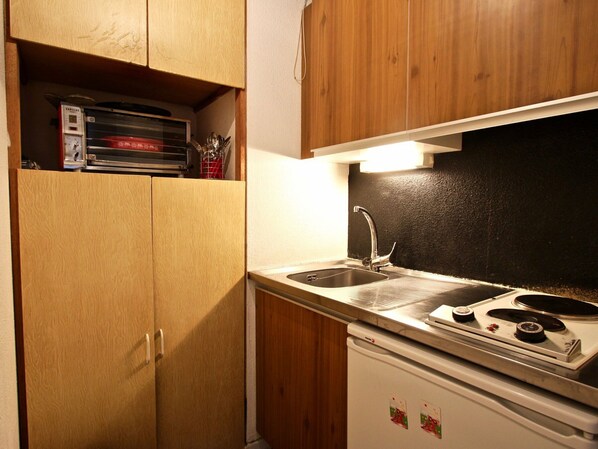 Fridge, microwave, coffee/tea maker