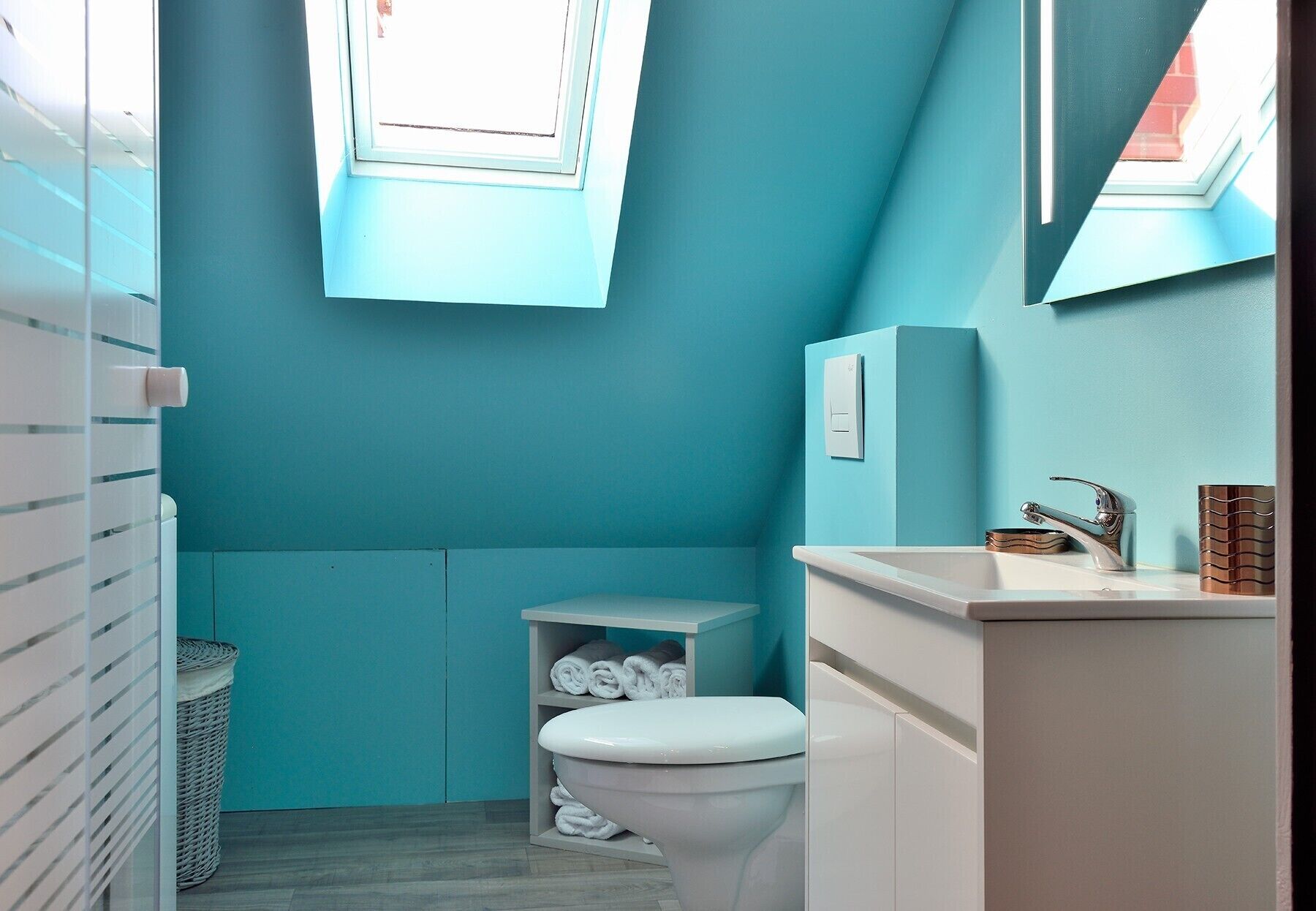 Chuveiro, toalhas de banho