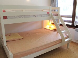 2 bedrooms - Central Apartment in Vars - 3 Rooms, Sleeps 6, Near Slopes & Shops (Vars)