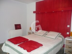 3 bedrooms, free WiFi - Family house with garden, near beaches and WIFI (La Jonchère)