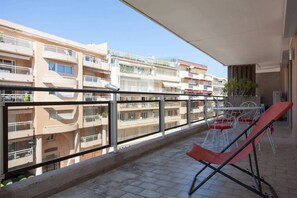 Outdoor dining - 3-Room Apartment with Terrace in Palm Beach (Cannes)