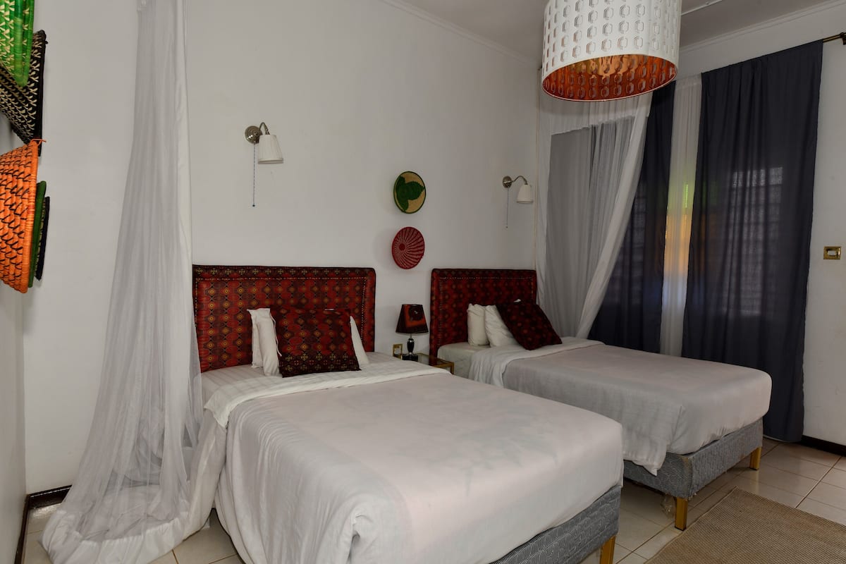Iron/ironing board, WiFi (free)