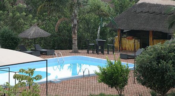 Outdoor pool - Highview Hotel (Karatu)