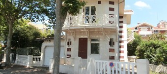 Sunny Studio with Balcony in Prestigious Arcachon District, Steps from Beach