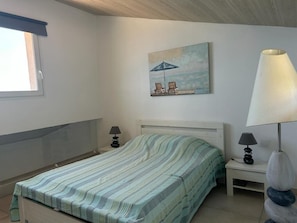 2 habitaciones y tabla de planchar con plancha 