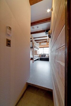 1 bedroom, in-room safe, free WiFi - glam lodge - Hostel (Osaka)
