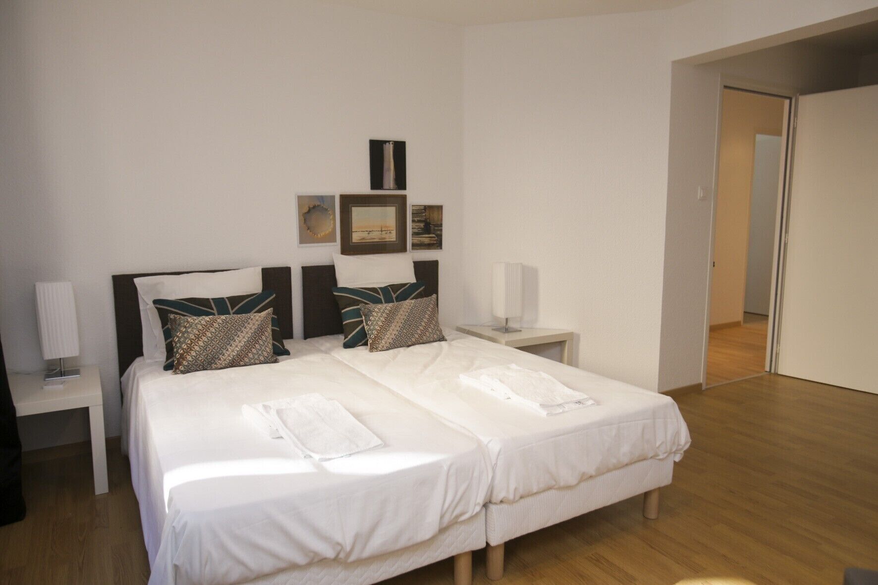 2 bedrooms, desk, iron/ironing board, travel crib