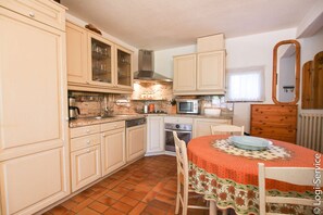 Fridge, microwave, oven, dishwasher - Close to the beach 2 Bedrooms flat with garden (PORT GRIMAUD)