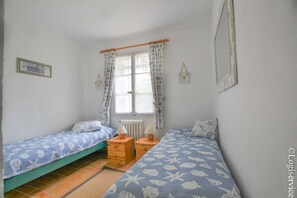 2 bedrooms, free WiFi - Close to the beach 2 Bedrooms flat with garden (PORT GRIMAUD)