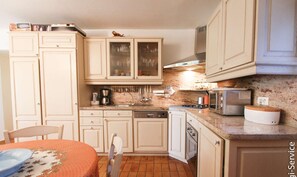 Frigorifero, microonde, forno, lavastoviglie