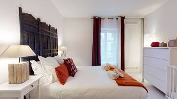 1 habitación, tabla de planchar con plancha, wifi gratis y ropa de cama