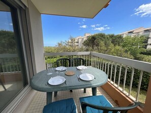 Outdoor dining - Studio cabin 4 pers, pool, parking, near beach, St Cyprien (Saint-Cyprien)