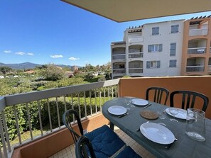Outdoor dining - Studio cabin 4 pers, pool, parking, near beach, St Cyprien (Saint-Cyprien)