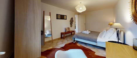 2 bedrooms, desk, soundproofing, iron/ironing board