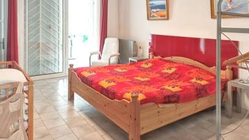 6 bedrooms, iron/ironing board, internet