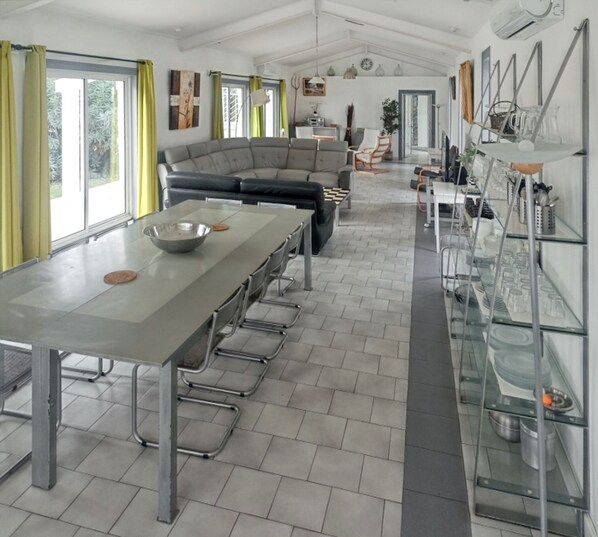 Interior - Homerez - Spacious and Elegant Villa in Meynes with Private Pool (Meynes)