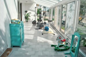 Fitness facility - Homerez - Spacious and Elegant Villa in Meynes with Private Pool (Meynes)