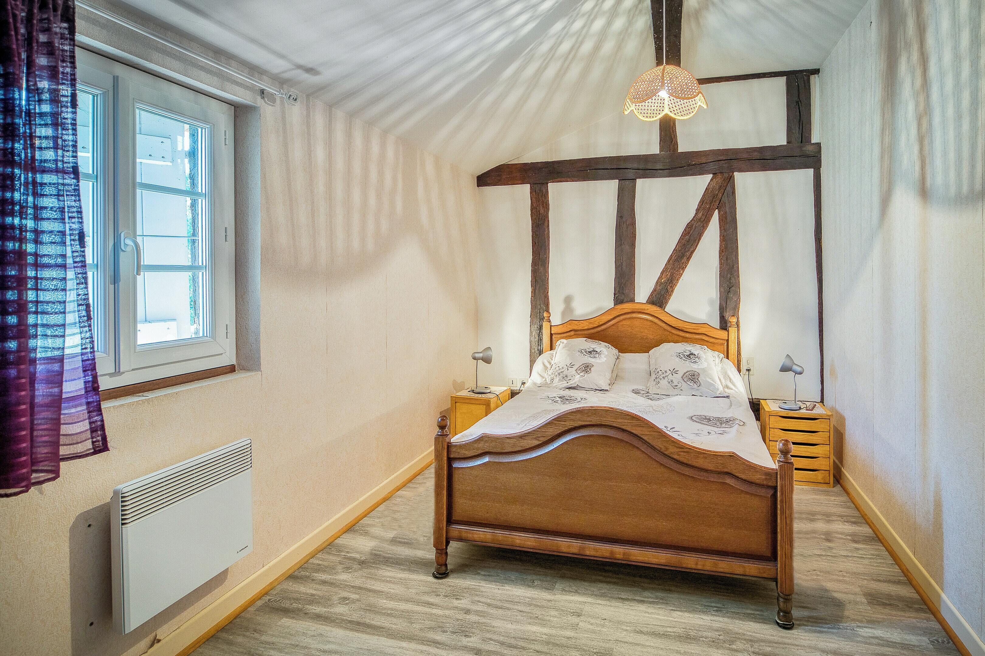 4 bedrooms, desk, iron/ironing board, internet