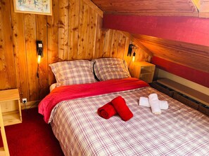 4 chambres, bureau, fer et planche à repasser