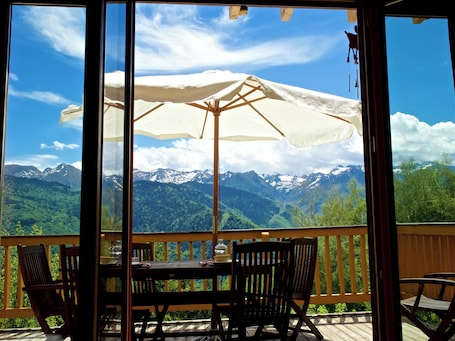 Outdoor dining. Homerez - Chalet - Ax-les-Thermes