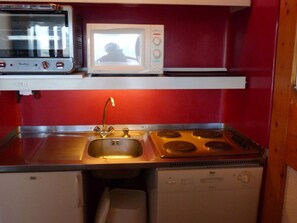 Réfrigérateur, micro-ondes, four, lave-vaisselle