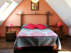 3 bedrooms, free WiFi - Country house with WIFI, pets allowed, private garden near Sourdeval-les-Bois (Sourdeval-les-Bois)