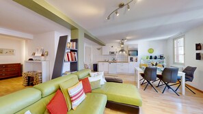 TV, DVD player - dollfus 80m2 city center 2br (Colmar)