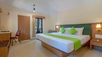 Classic AC Room | Desk, rollaway beds, bed sheets