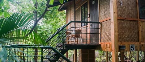 Tree Top Rooms | Desk, rollaway beds, bed sheets