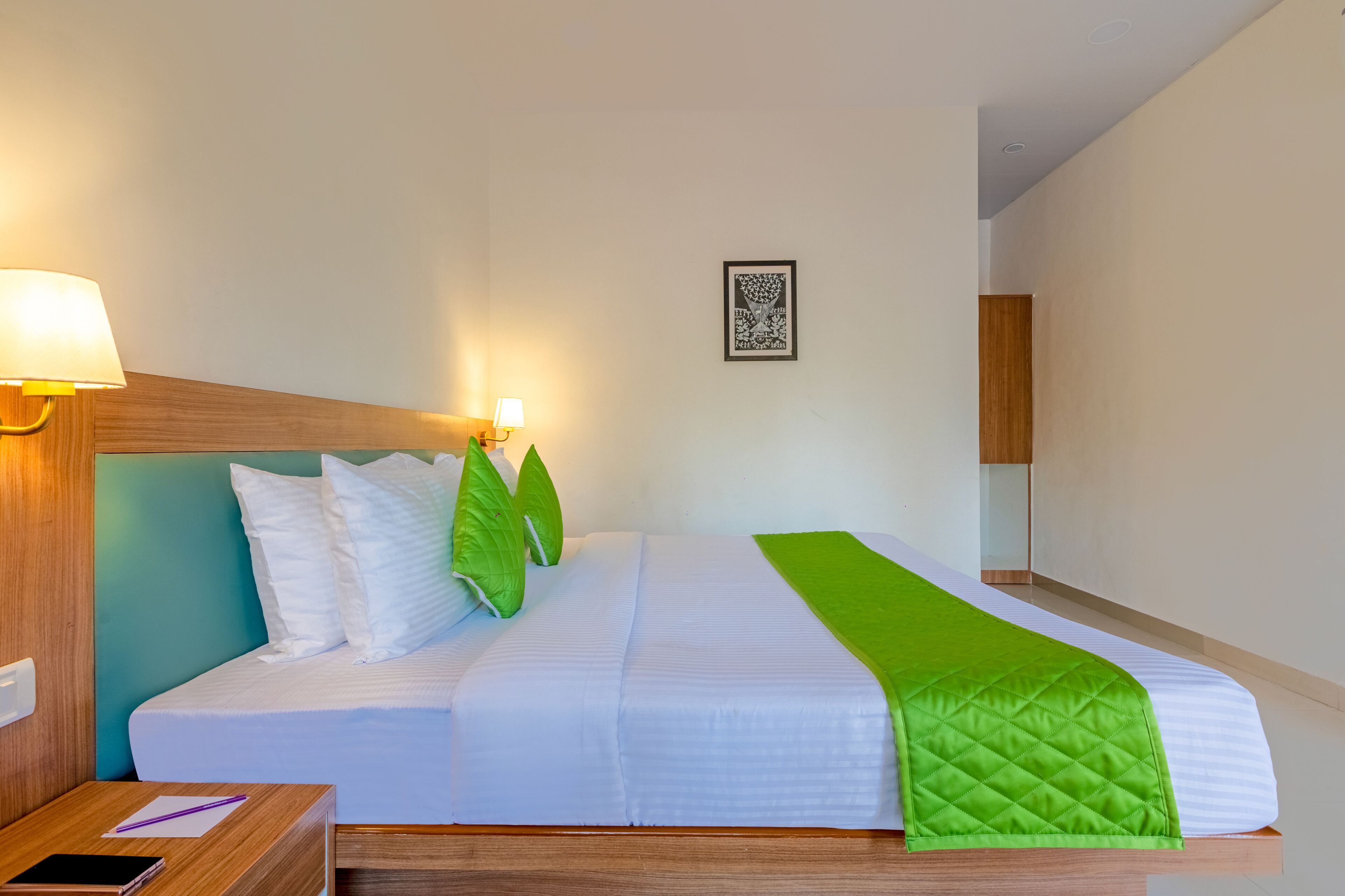 Desk, rollaway beds, bed sheets