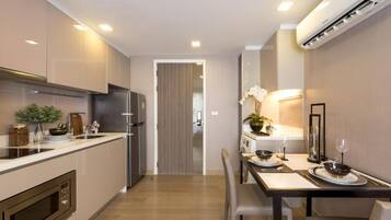 1 Bedroom Apartment | In-room safe, individually furnished, desk, blackout drapes
