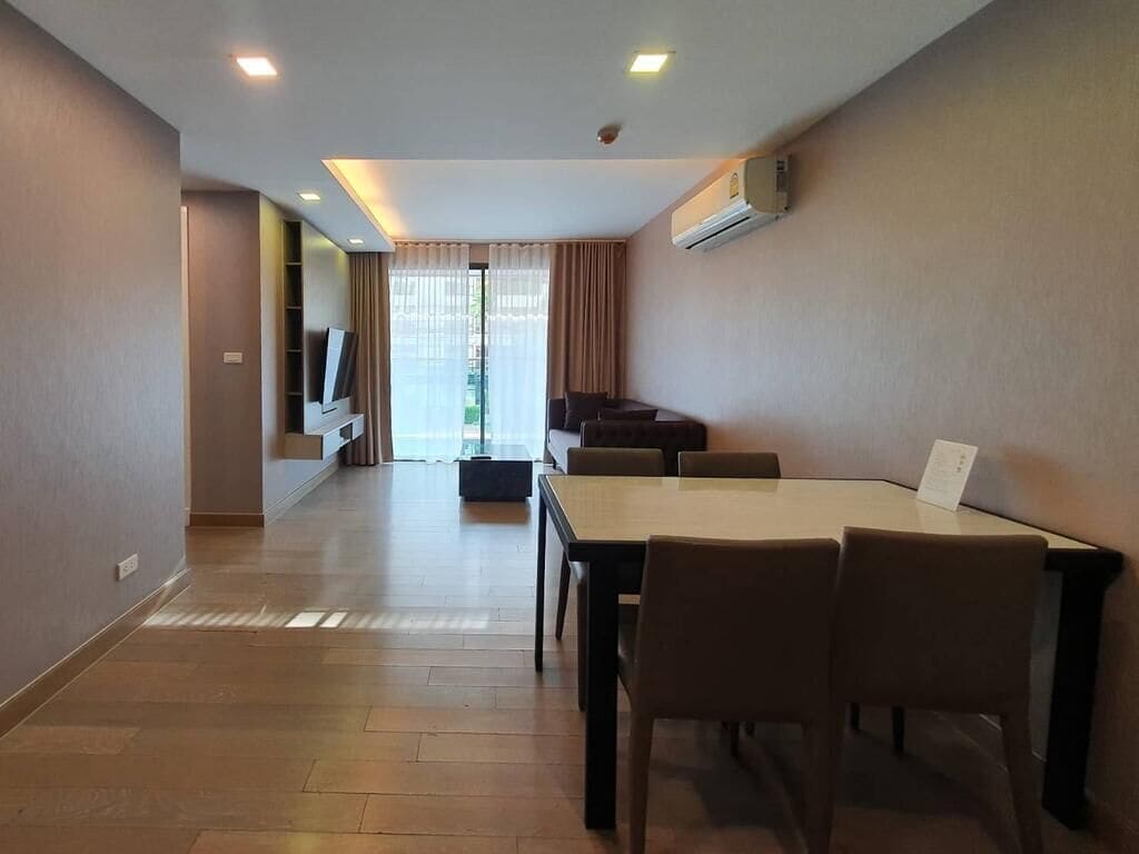 2 Bedrooms Apartment  | Living area | Flat-screen TV