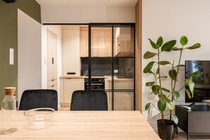 Apartemen Deluks | Dapur kecil pribadi | Lemari es