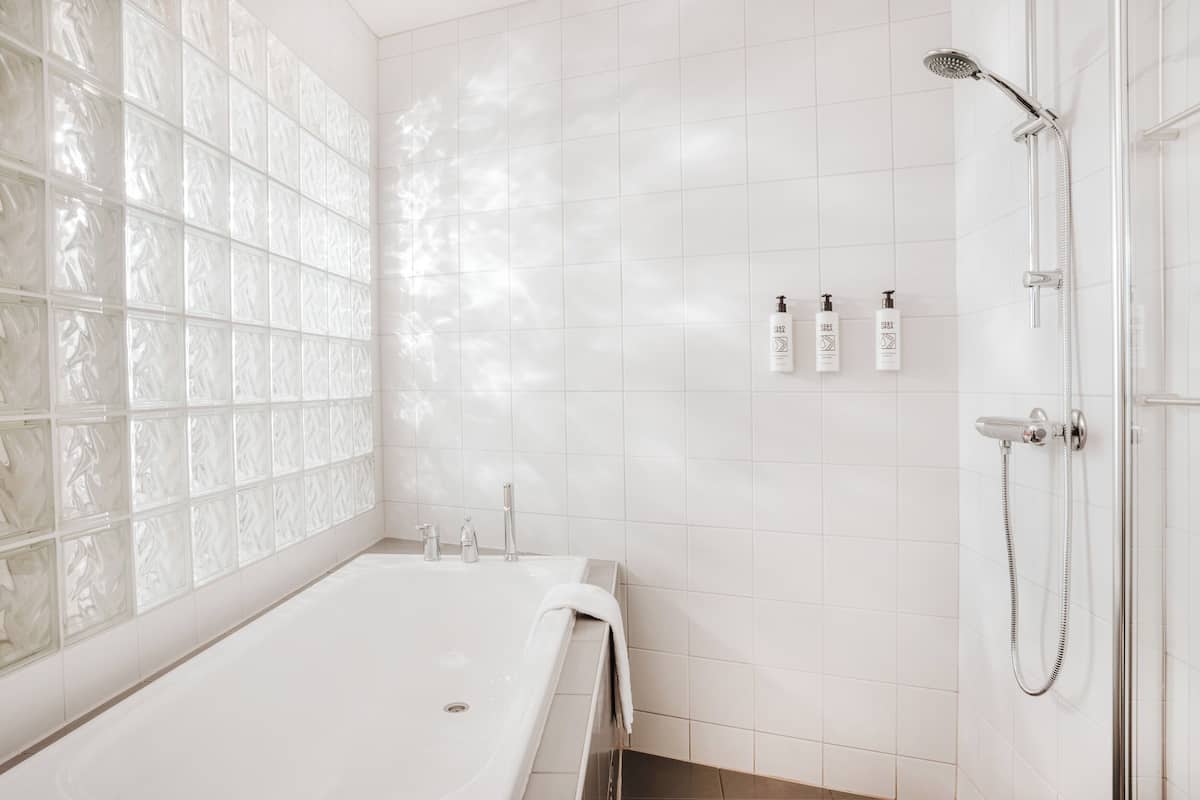 suite, balcony, sea view (oceanfront) | bathroom | free toiletries, hair dryer, towels