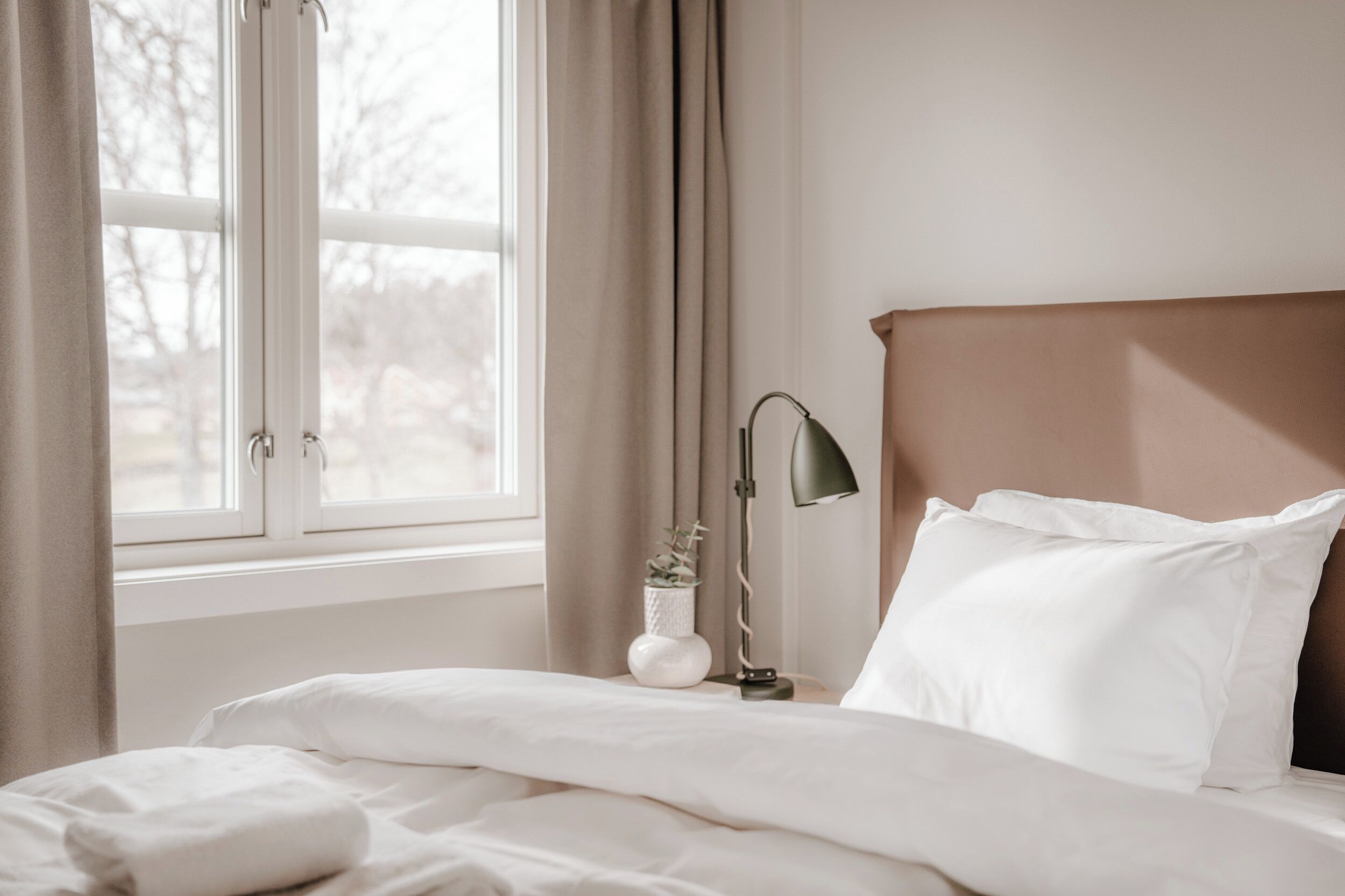 classic double room, 1 queen bed | 1 bedroom, desk, blackout curtains, iron/ironing board