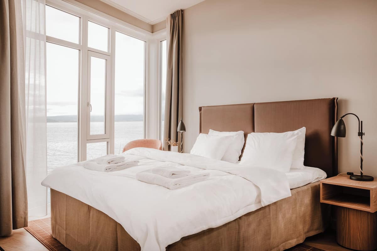 Suite, Balcony, Sea View (Oceanfront) | 1 bedroom, desk, blackout drapes, iron/ironing board
