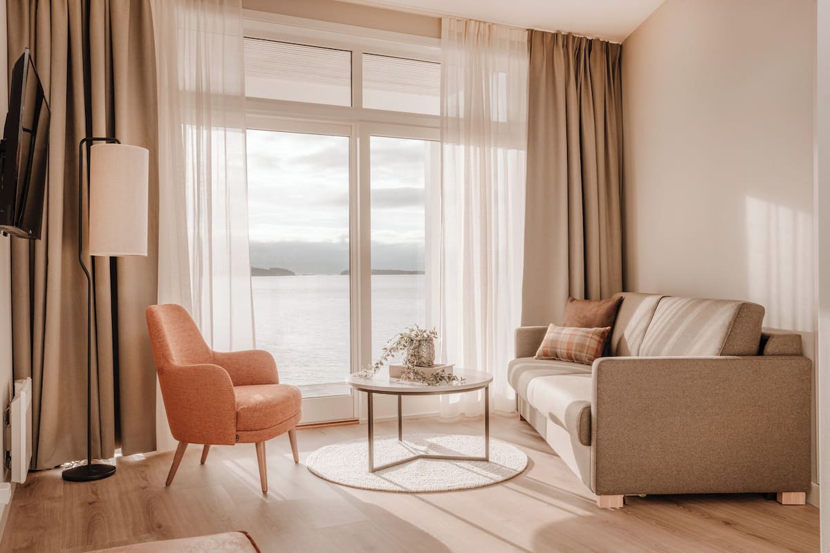 suite, balcony, sea view (oceanfront) | 1 bedroom, desk, blackout curtains, iron/ironing board