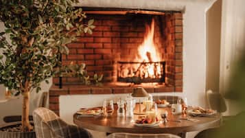 TĂ€gliches inbegriffenes FrĂŒhstĂŒcksbuffet