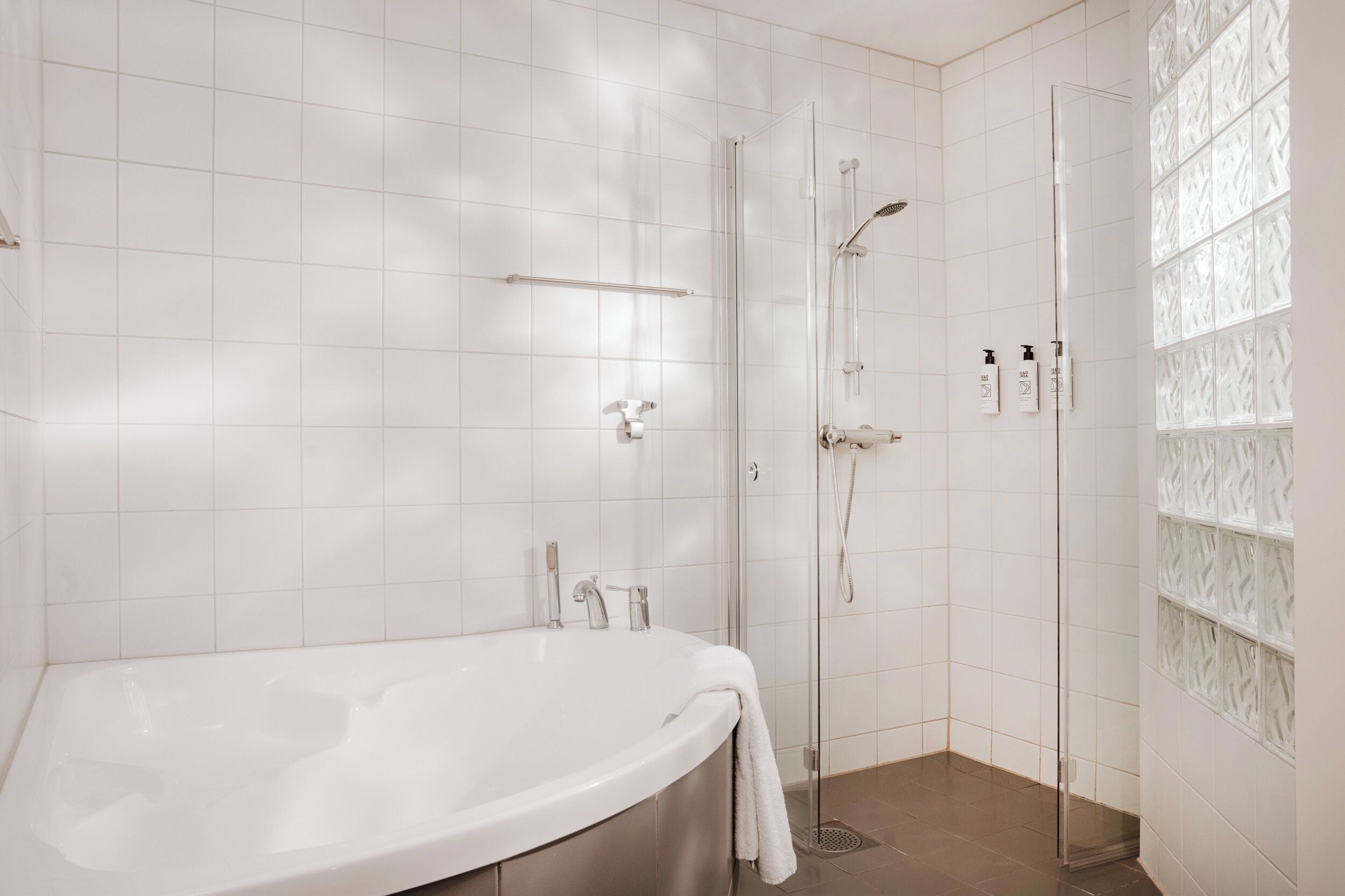 suite, terrace, sea view (oceanfront) | bathroom | free toiletries, hair dryer, towels