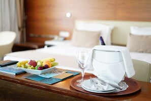 Minibar, in-room safe, desk, soundproofing - Alba Ankara Hotel (Ankara)